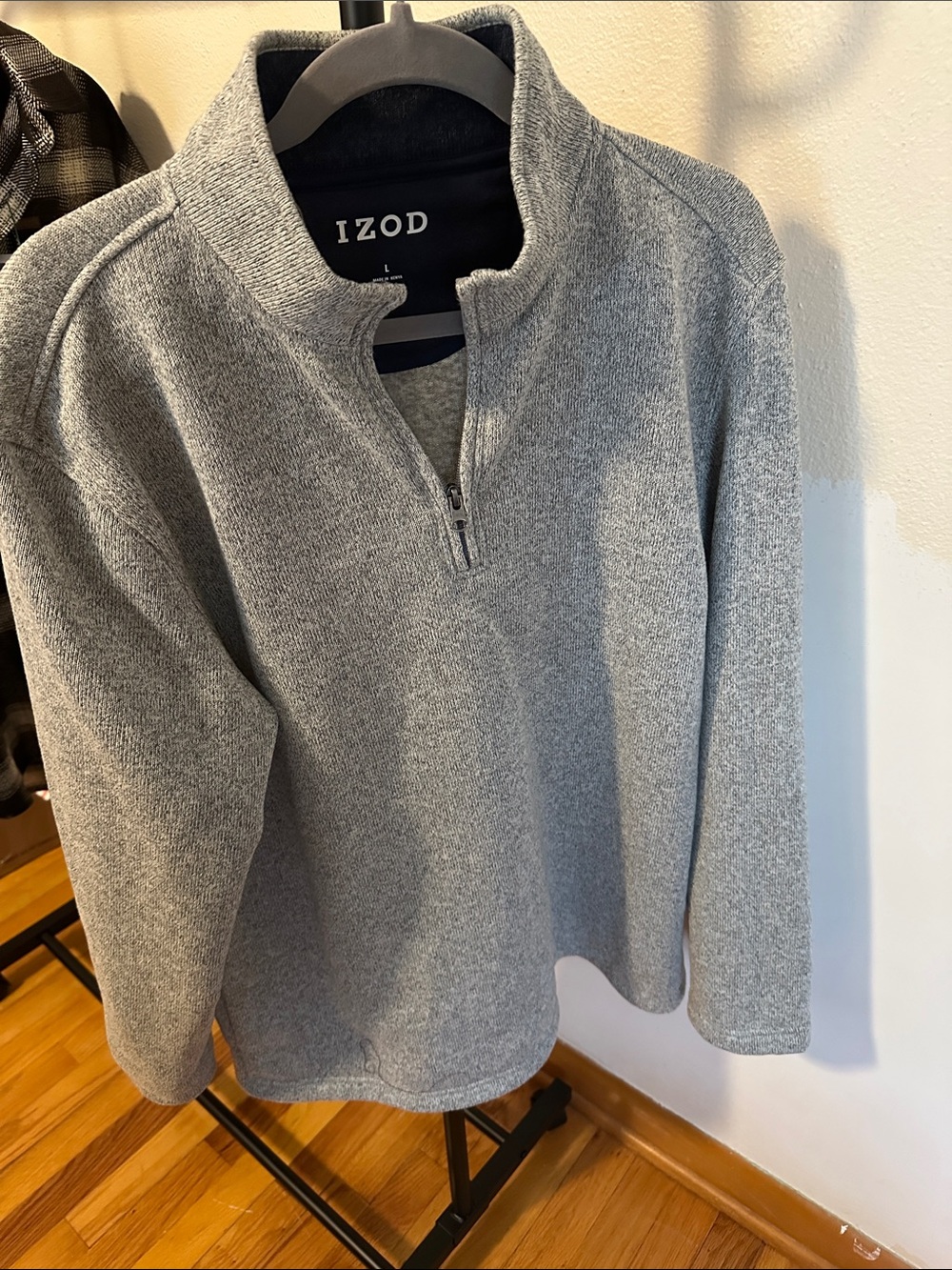 Izod Men’s Light Gray Half-Zip Crewneck Sweater